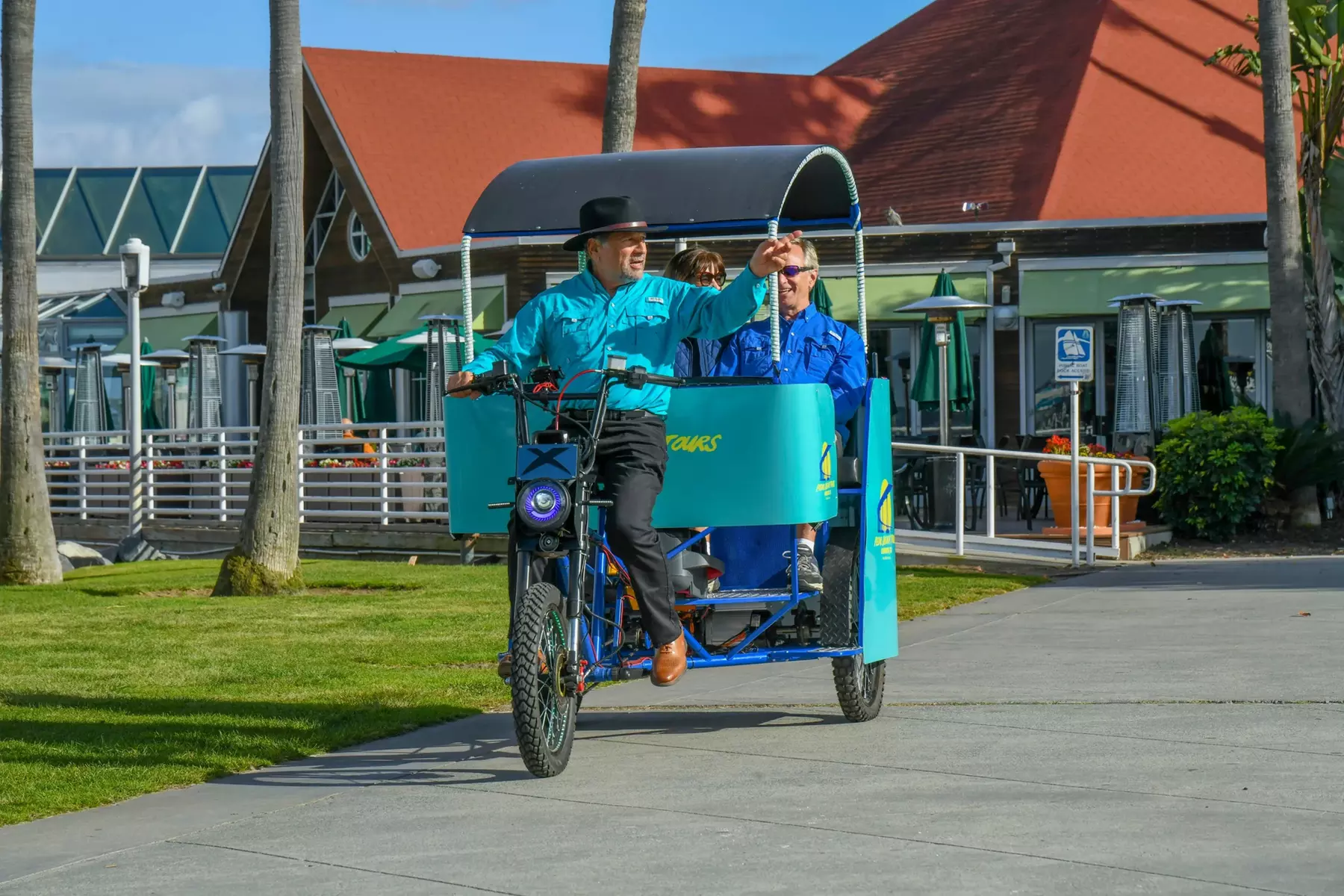 Explore Coronado in Style: Pedicab Tour for Up to 6 with Local Guides