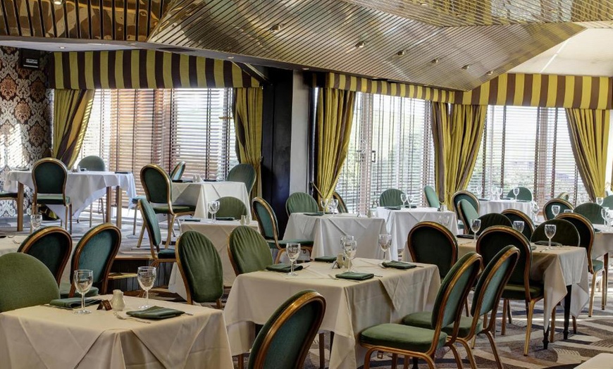 Image 4: 2-Course Traditional Sunday Lunch by the Sea for 2–4