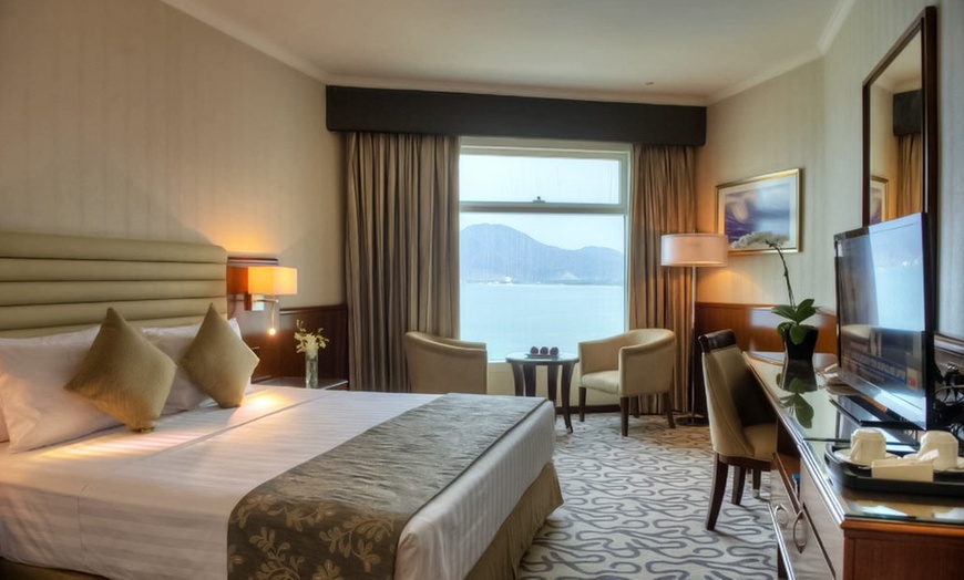 Image 9: 4* Khor Fakkan: One-Night Stay with Breakfast and Optional Dinner