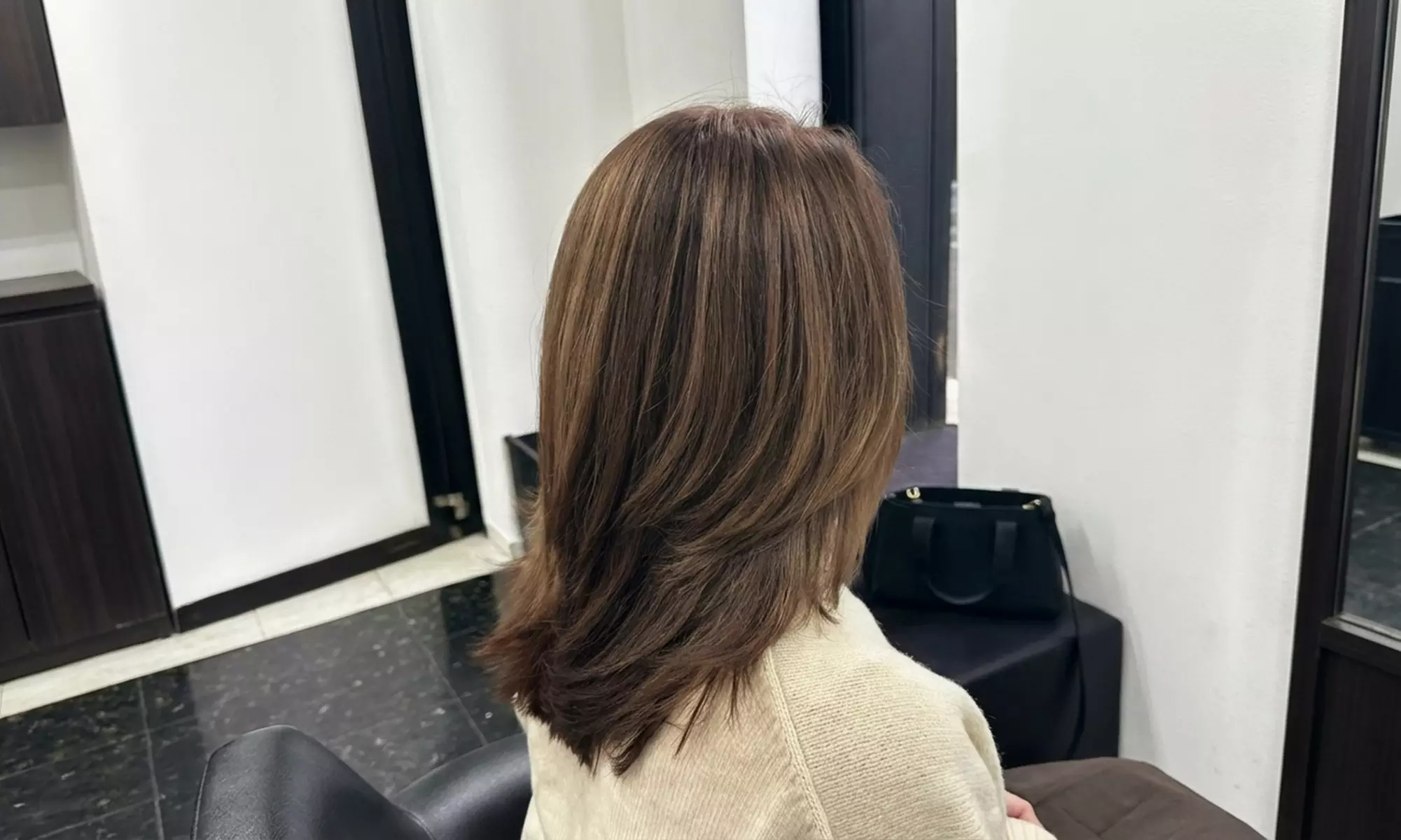 Waschen, Schneiden & Föhnen oder Augenbrauen zupfen & Farbe