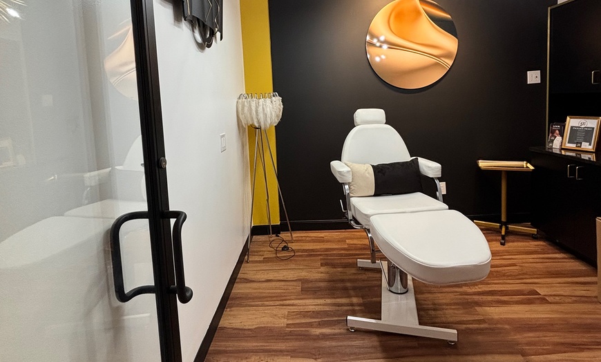 Image 2: One Non-Surgical PDO Thread Facelift for Eyebrows | Cheek or/and Jaw