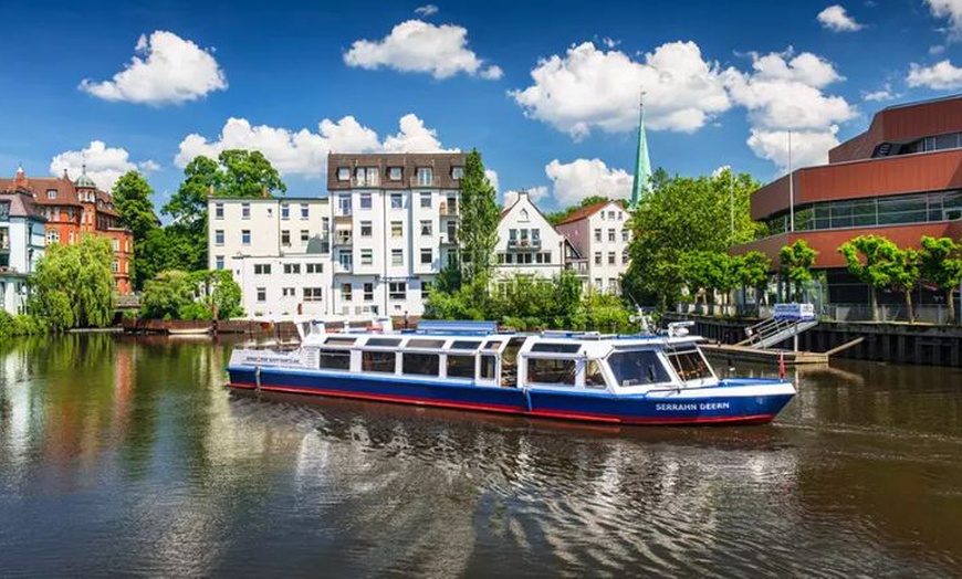 Image 3: Ausflug auf dem Schiff: 2,5-stündige Vierlandenfahrt für 1-4 Personen