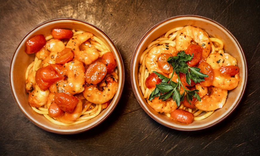 Image 3: Pizza & Friends Banquet | Pizza Party for 4 – The Ultimate Group Feast