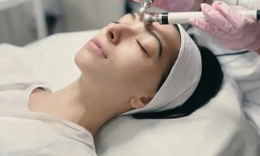 Image 3: Microdermabrasion or Oxygen Therapy, HydraFacial or SQT Organic Facial
