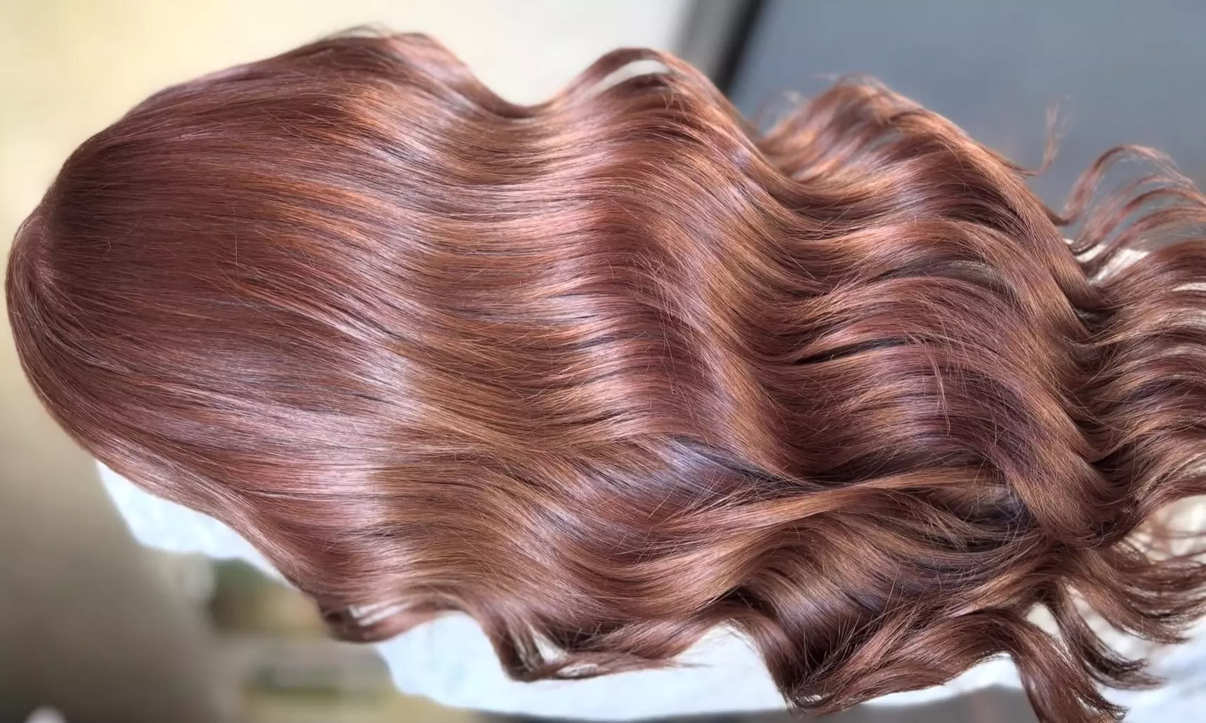 Coloration racines ou tête entière et brushing au Studio by John Style