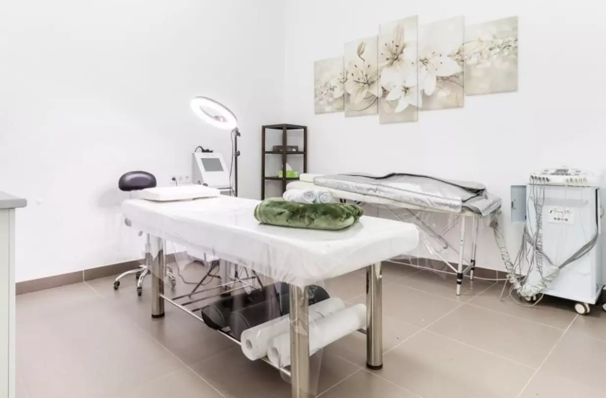 Sesión de manicura y/o pedicura semipermanente