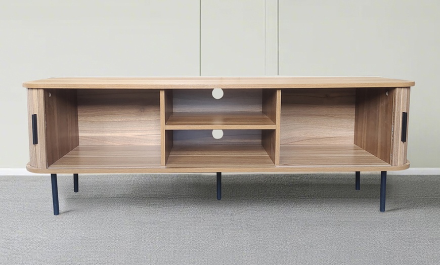 Image 2: Meuble TV "Ambon" en bois cannelé avec portes coulissantes 140 cm
