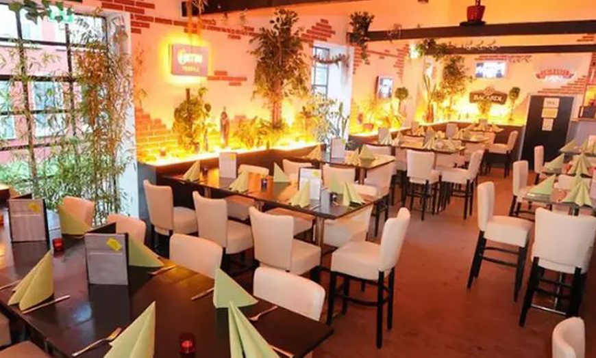 Image 2: Herzhafter Genuss: 2-Gänge-Flammkuchen-Menü für 2 oder 4 Personen