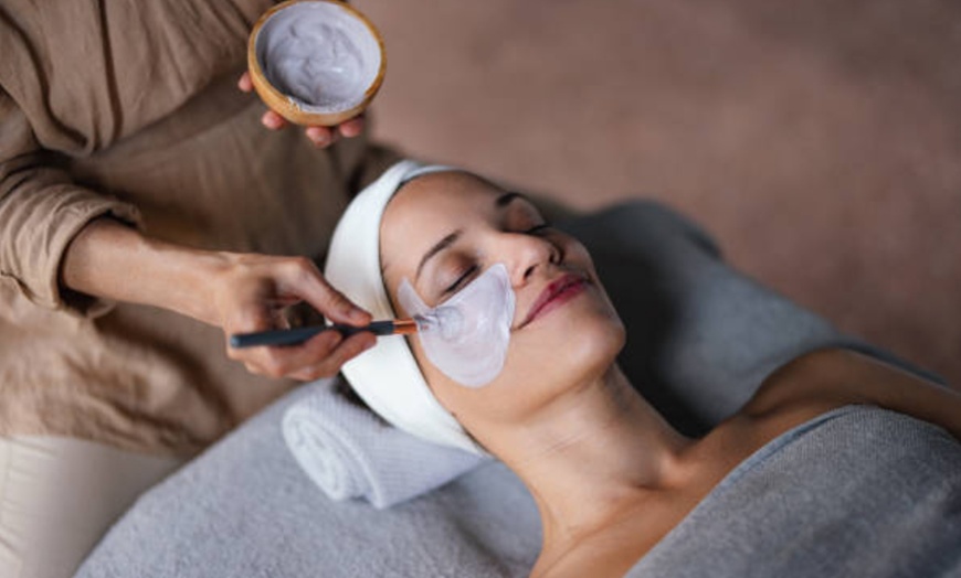 Image 13: Limpieza facial express, profunda o renovadora con kobido y led