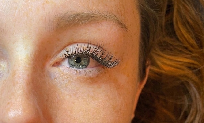 Image 2: Enhance Your Look with Classic, 2D or 4D Lash Extension Fills at Home