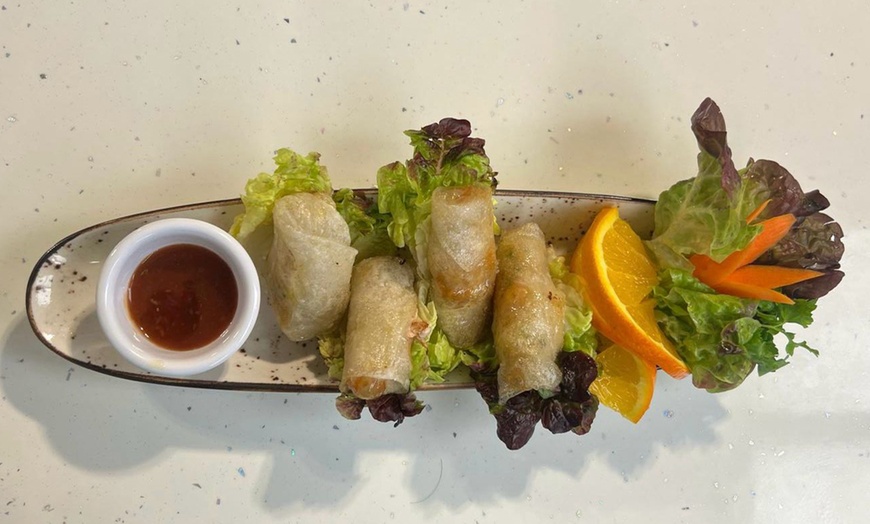 Image 12: Descubre la auténtica cocina tailandesa: menú para 2 o 4 personas 