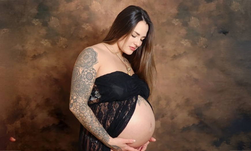 Image 4: Sesión fotográfica para embarazadas con fotos impresas y digitales