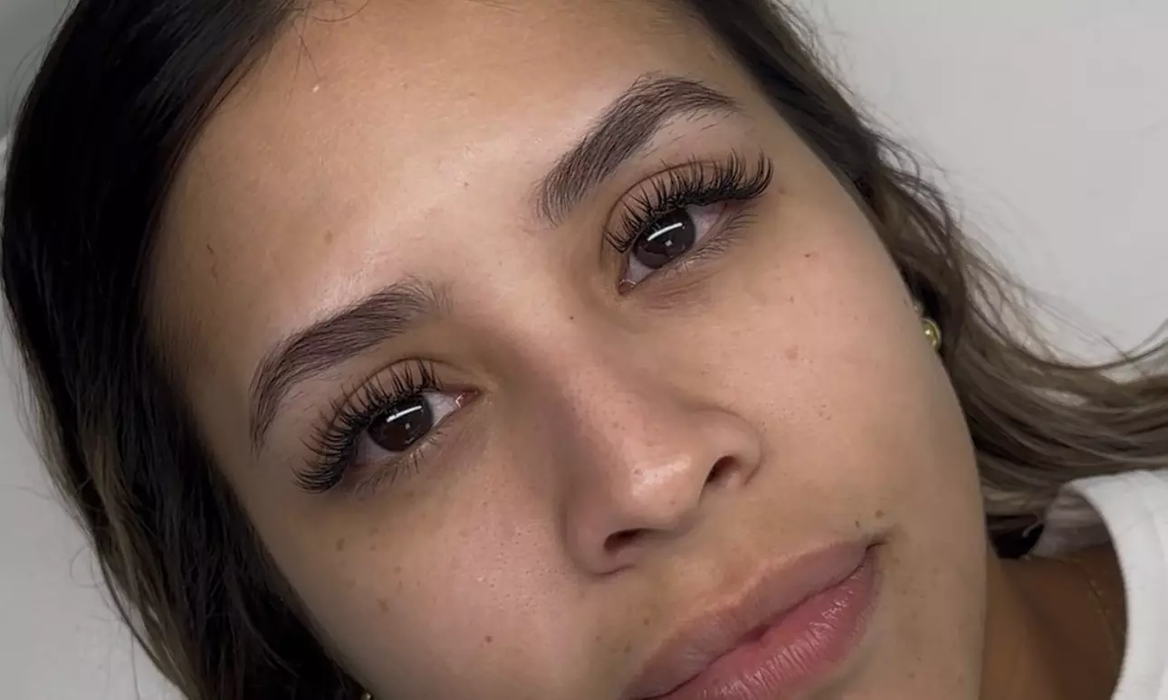 Get Stunning Full Set Classic, Hybrid, Volume or Wispy Lash Extensions