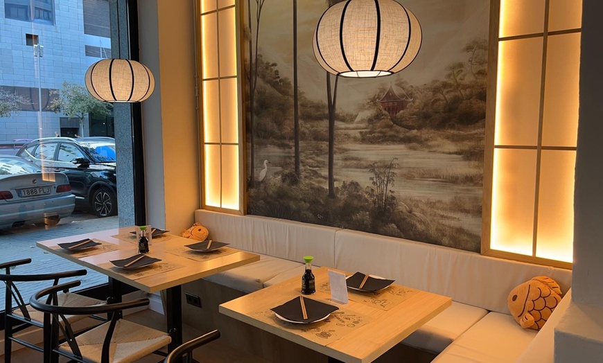 Image 9: Menú de sushi con piezas a elegir y bebidas para 2 o 4 personas