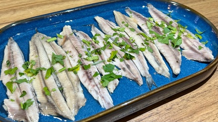 Menú andaluz para 2 personas: 2 entrantes, 2 principales, 2 bebidas - XC@jones