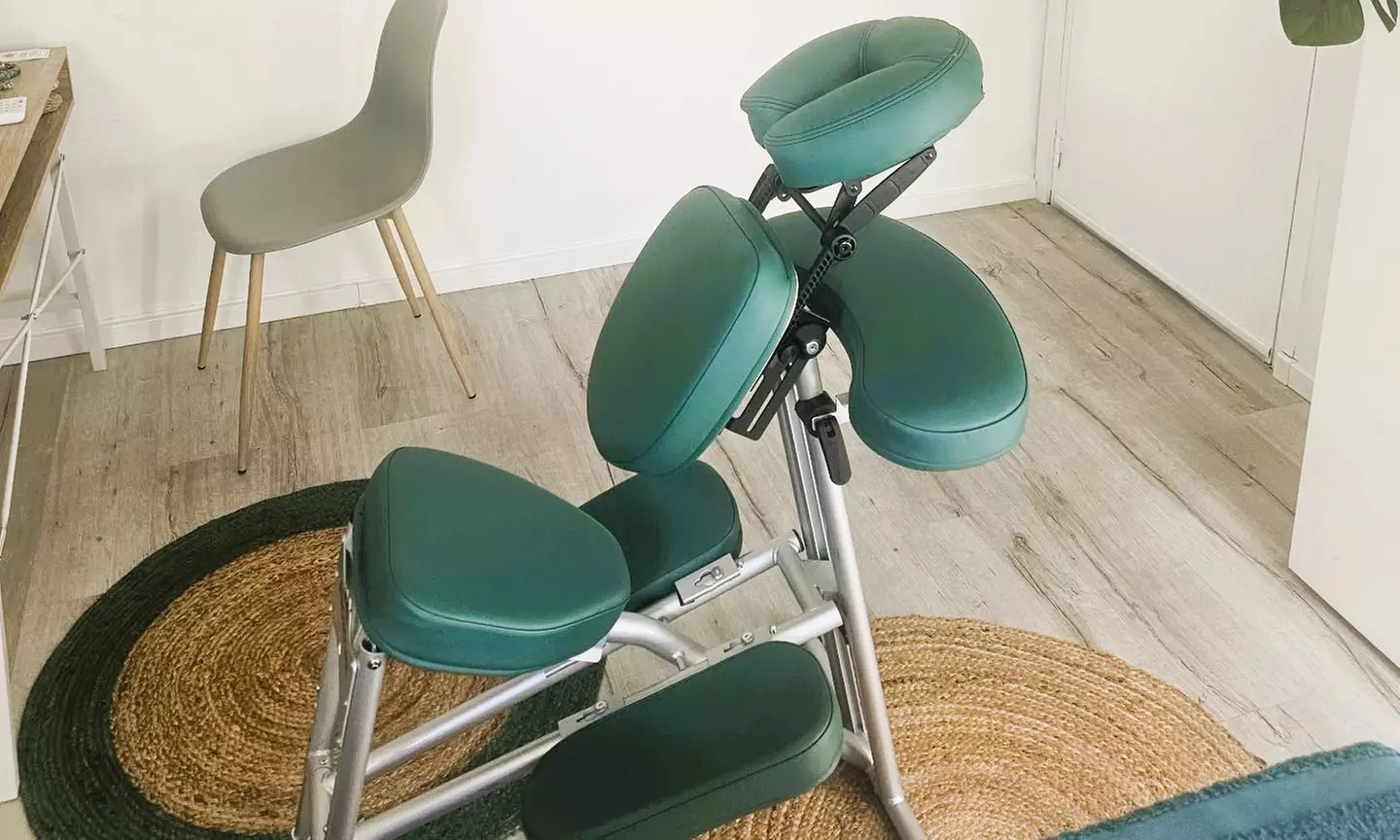Massage assis habillé sur une chaise ergonomique de 40 min