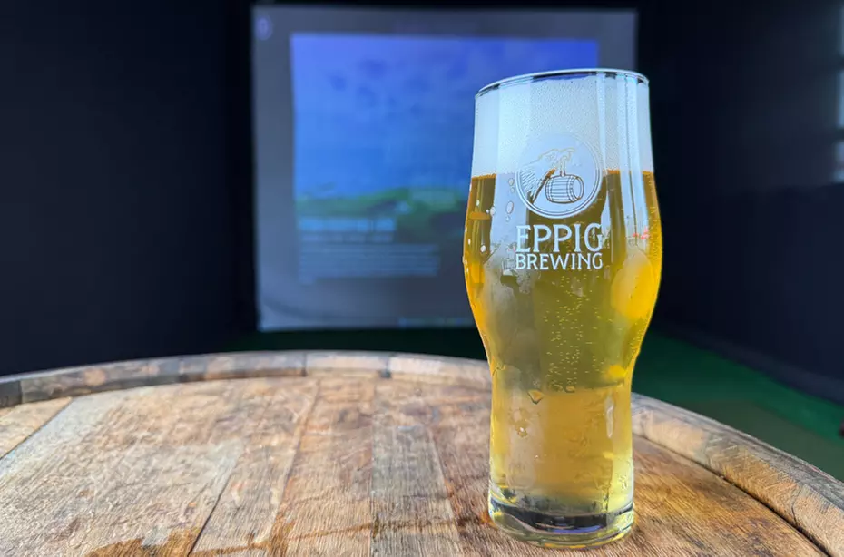Fore and Pour: One/Two-Hours of Golf Simulator with Pitcher of Beer