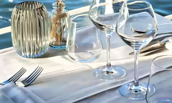 Repas au Quai Liberté : cuisine française authentique sur la Seine