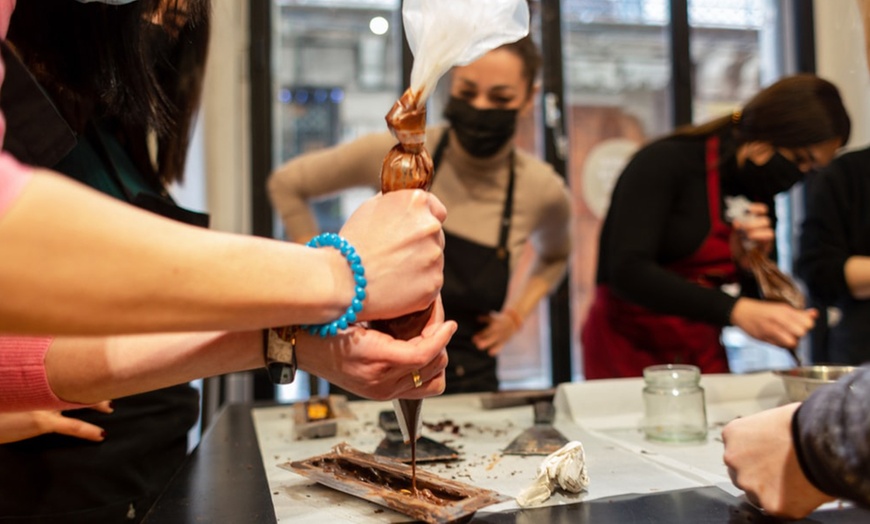Image 2: Taller creativo de chocolate o caramelos artesanales de 2 horas