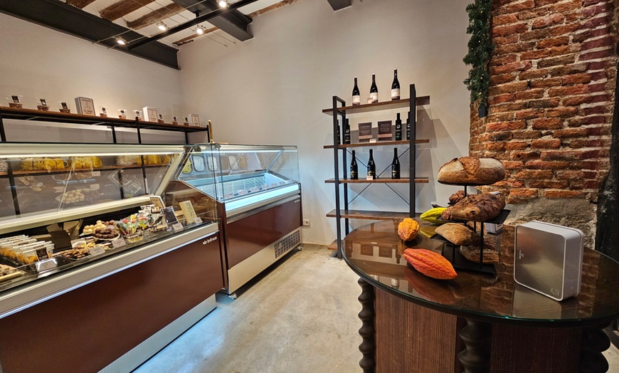 Image 4: Cata guiada de 4 vinos maridados con chocolates para 1, 2 o 4 personas