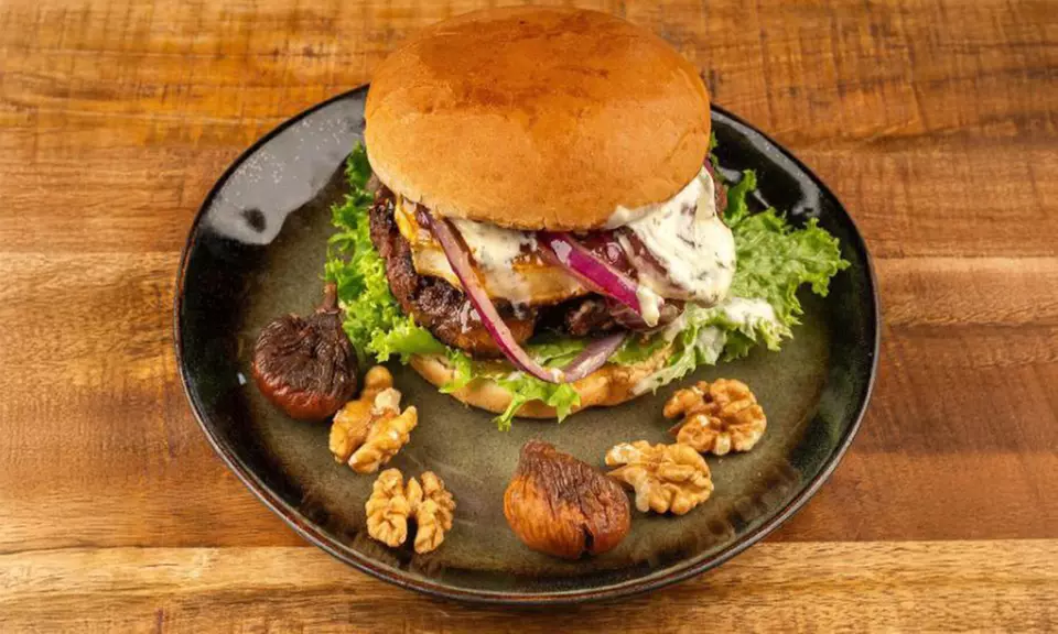 Burger nach Wahl inkl. Pommes für 1, 2 oder 4 Personen