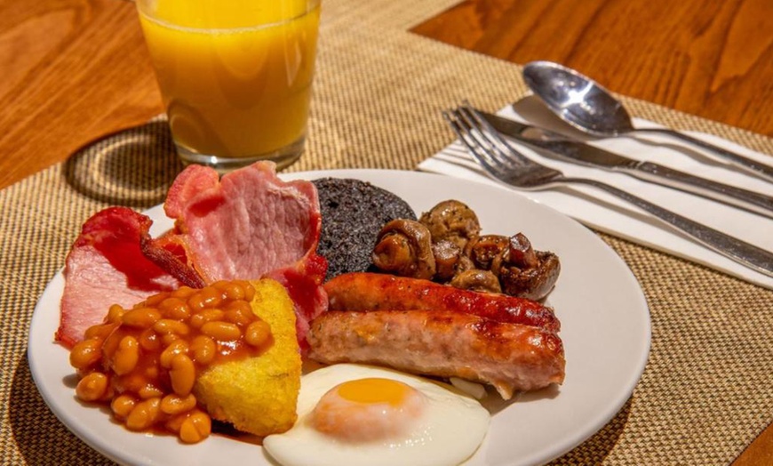 Image 7: Felbridge: Double Standard with Breakfast