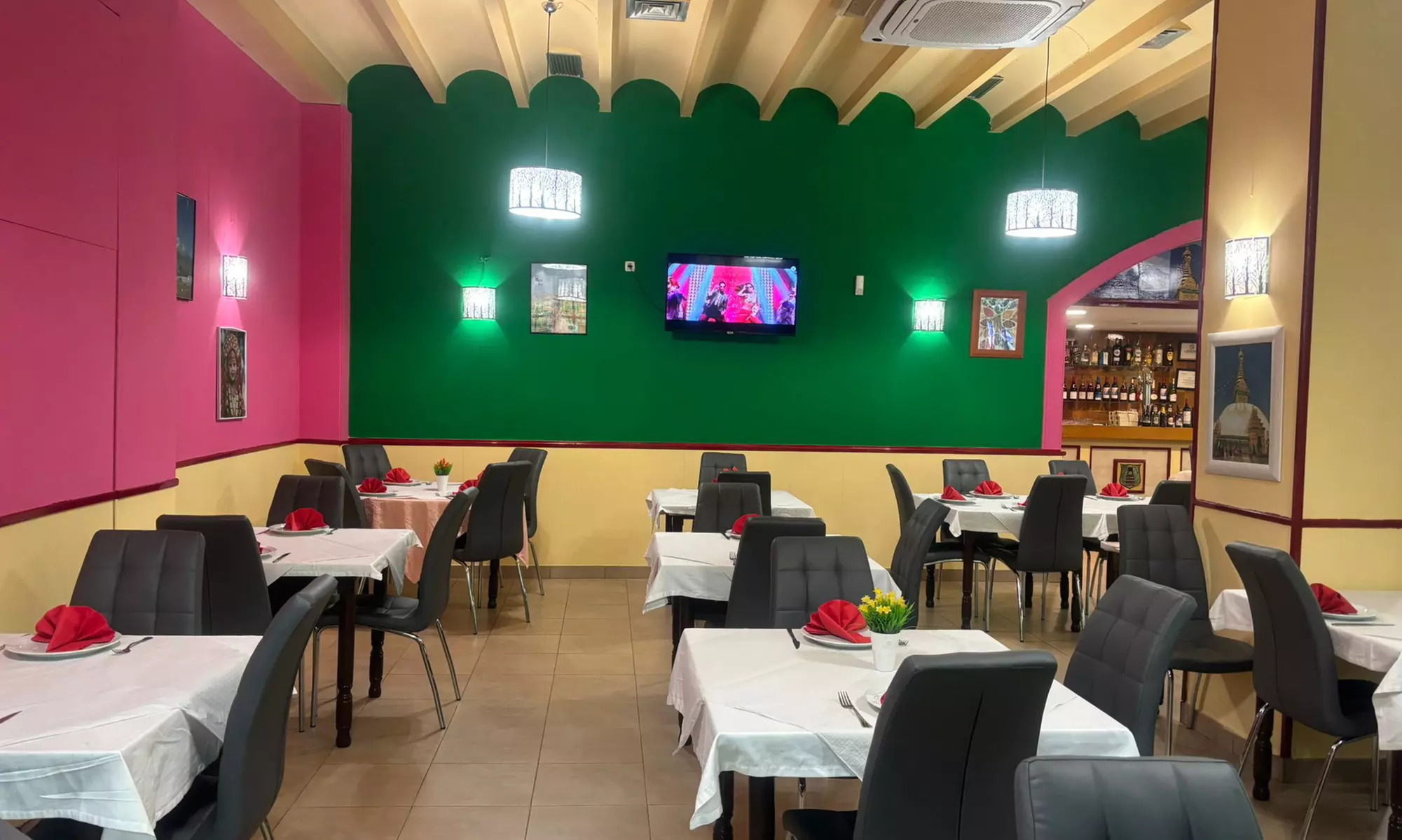 Explora la cocina india: menú indio completo para 2 o 4 personas