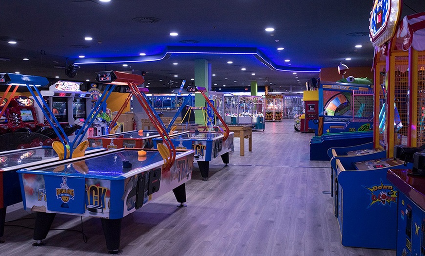 Image 10: 2 o 3 partidas de bolos con todo incluido en Bowling Tres Aguas