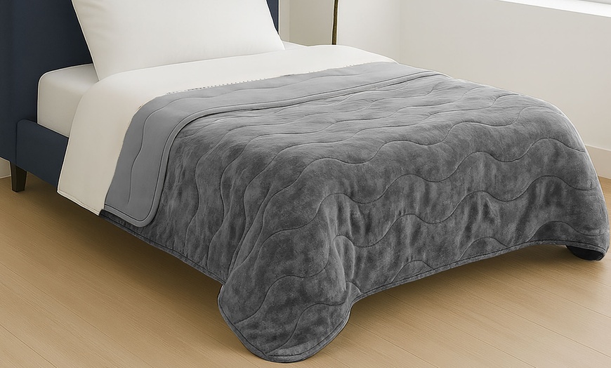 Image 28: Premium Winter Quilt: Soft, Hypoallergenic and Luxurious Comfort