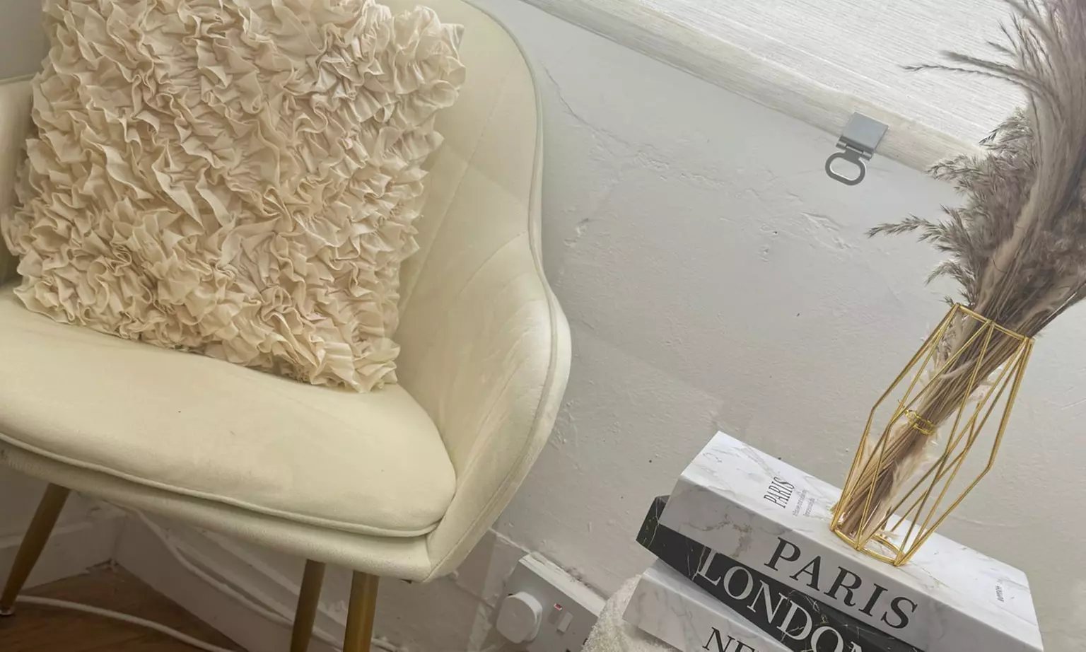 Deep Facial Cleanse + RF or LED Therapy with Face & Lip Hydration