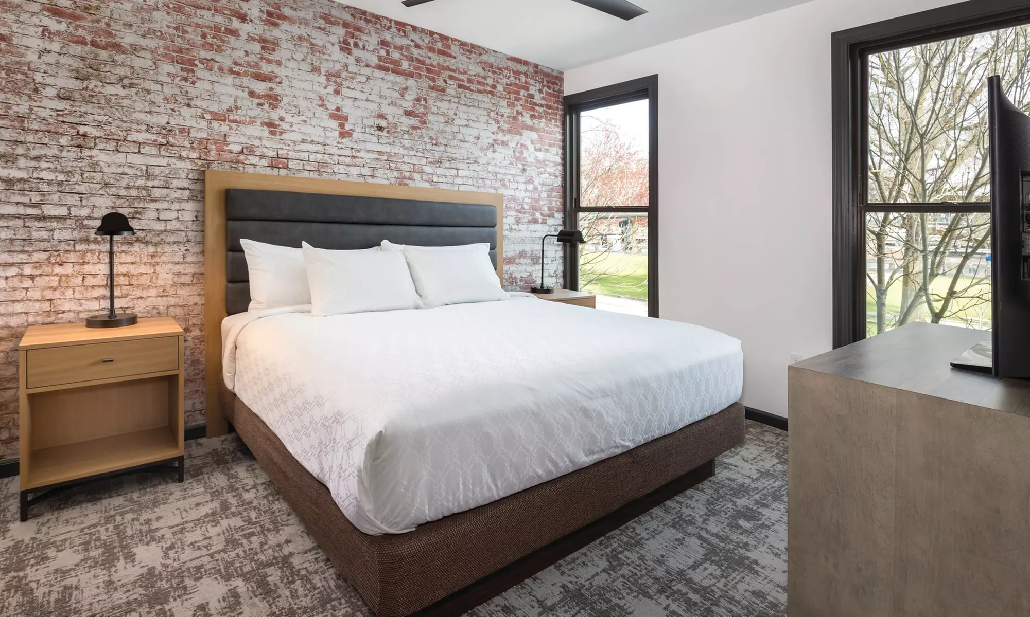 Experience the charm of Portland, OR at WorldMark Portland Waterfront Park Hotel. Book now for a memorable stay! - Primary Image