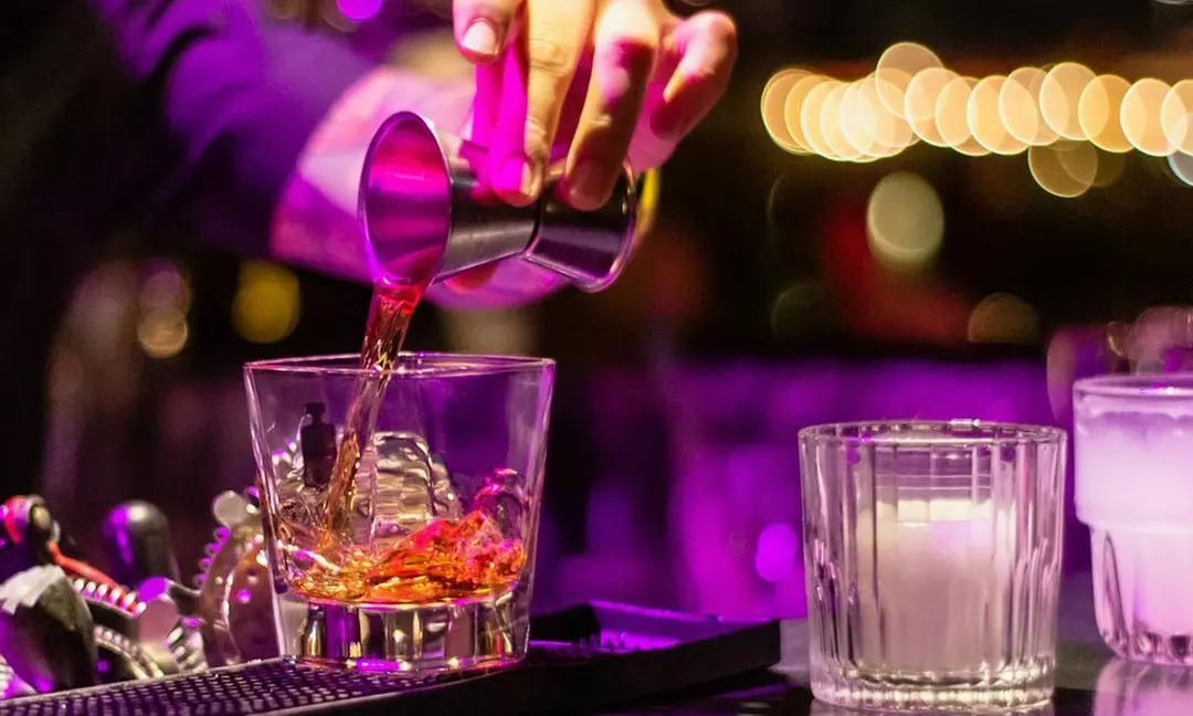 Kranz Kölsch (11 Gläser) oder Cocktails inkl. Snacks & Dips nach Wahl