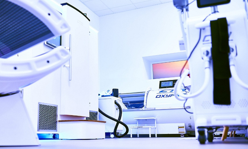 Image 5: 1 o 2 sesiones de cámara hiperbárica, crioterapia y luz LED para 1 o 2