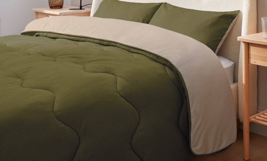 Image 5: Silentnight 10.5 Tog Seersucker Coverless Duvet Set