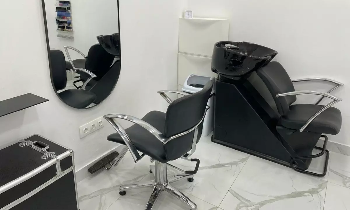 Extensiones de pestañas pelo a pelo en ambos ojos