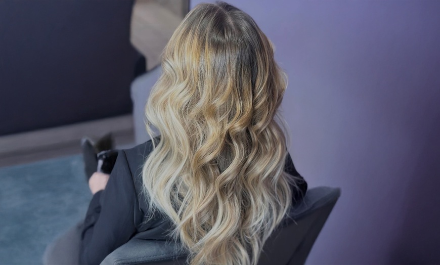 Image 3: Massage bien-être du cuir chevelu avec brushing