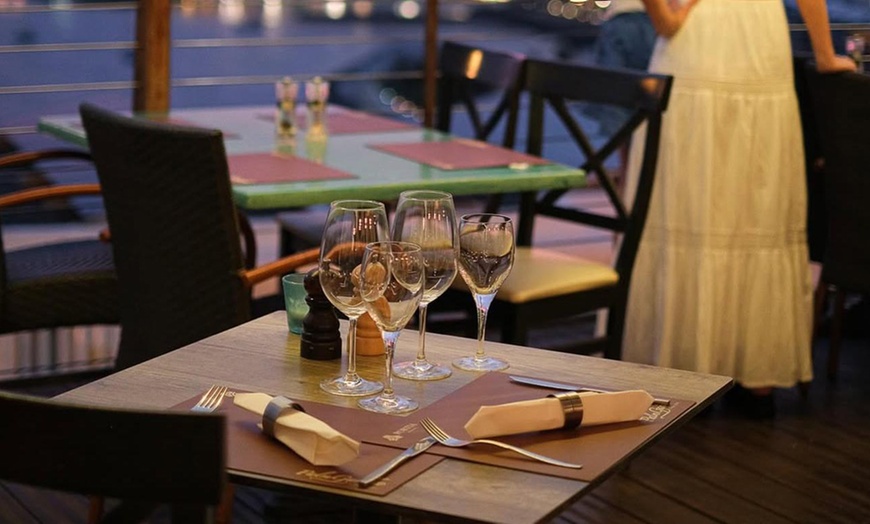 Image 3: Menú "Sabores con vistas al mar" para 2 con postre y opción a vino