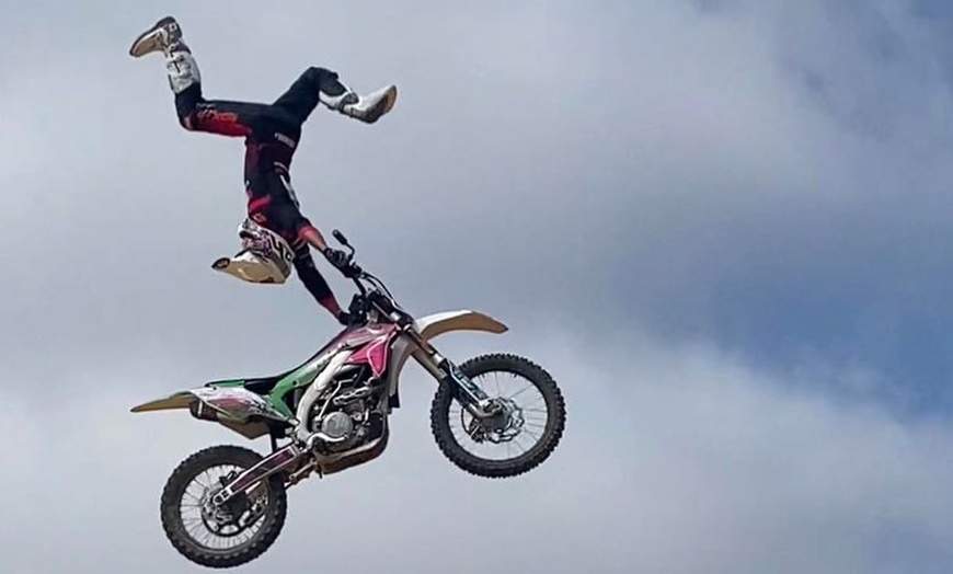 Image 20: Circus Vegas - American Circus