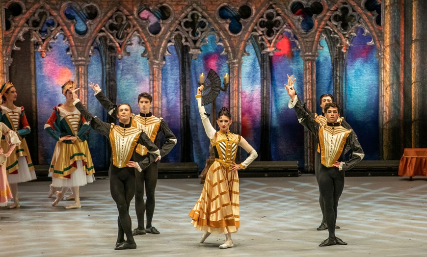 Image 6: Swan Lake: 1 Ticket am 30. oder 31.05.2025 um 20 Uhr