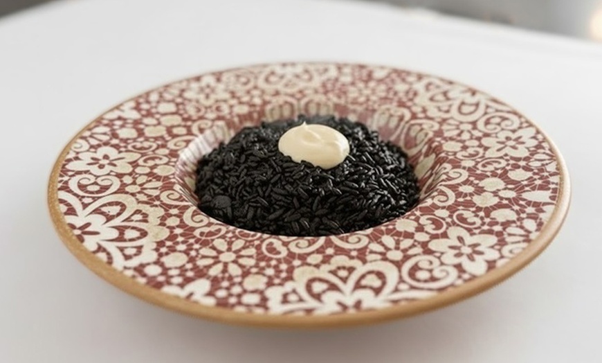 Image 2: Menú completo con opciones sin gluten y veganas para 2 o 4 personas