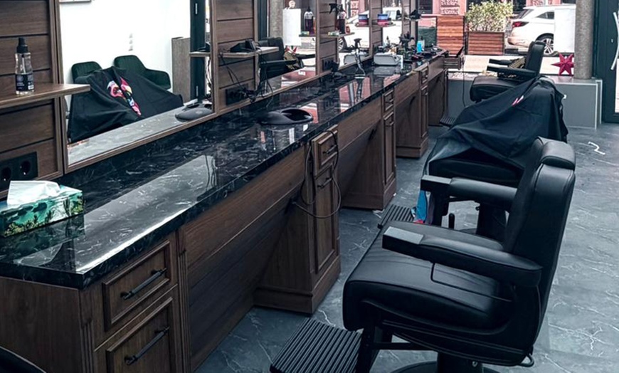 Image 3: Paket für Herren: Waschen, Schneiden & Styling + Bart & Augenbrauen