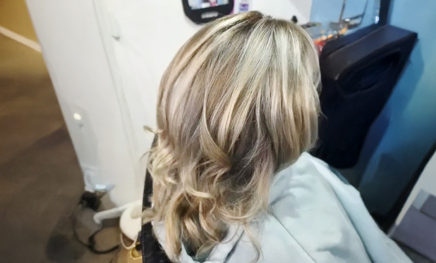 Image 2: Diamond Keratin Treatment: Revitalize Hair, Reduce Frizz & Boost Shine