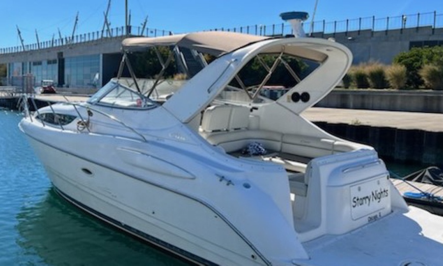 Image 6: Private Yacht Cruise: Chicago River or Lake Michigan for 7 Guests