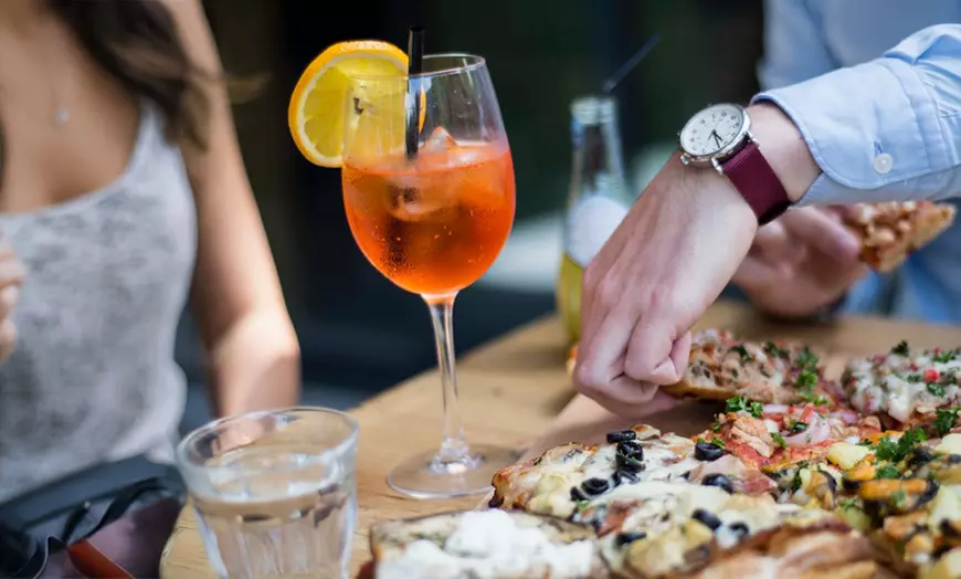Image 1: Luxe Italiaans diner met onbeperkt pizza’s, antipasti en zoet einde