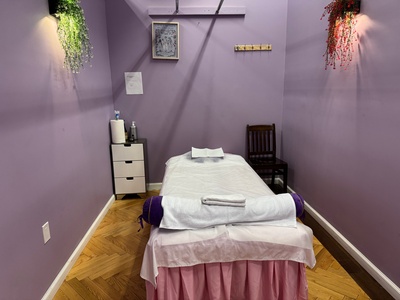 One 60-Minute Foot Massage with Hot Towels and Oil - For 1 Person - T Foot Spa