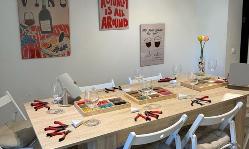 Image 4: Taller de creación de joyas con vino ilimitado para 1 o 2 personas 