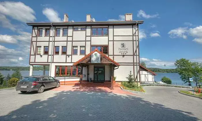 Mrągowo: 1-3 noce dla 2 osób ze śniadaniami lub wyżywieniem HB w Hotelu Anek – wakacje i więcej - Primary Image