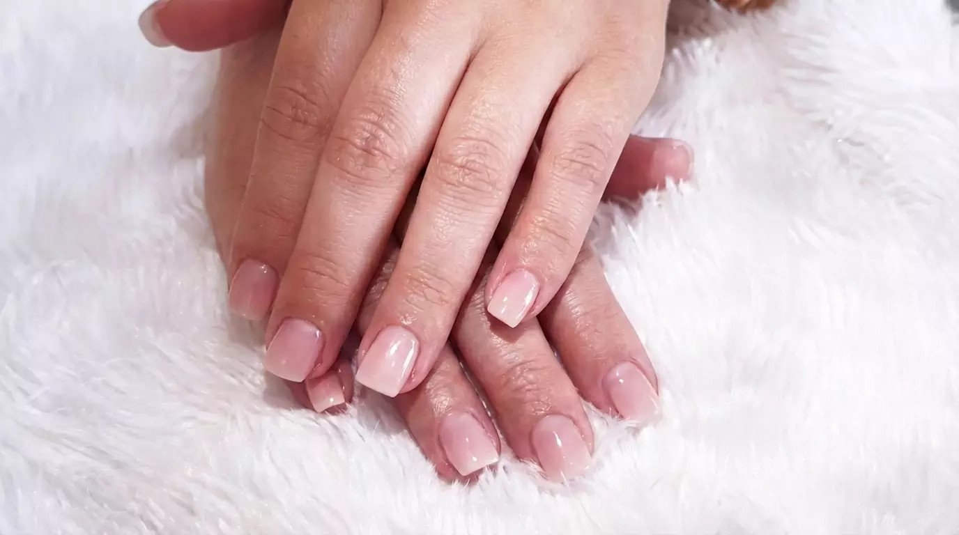 Polygel Neumodellage, optional mit Maniküre für 1 Person