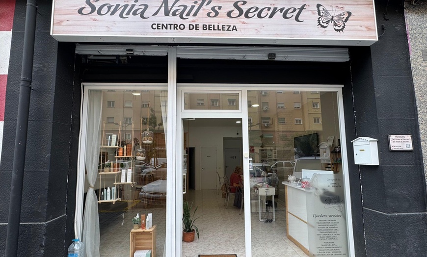 Image 12: 1 o 2 sesiones de manicura y/o pedicura con esmaltado semipermanente