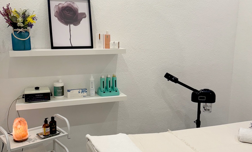 Image 2: Masaje corporal relajante o drenante de 30, 45 o 60 minutos 